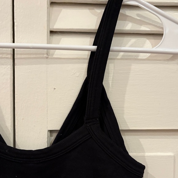 Black Deep V-Neck Cropped Top - Picture 10 of 11